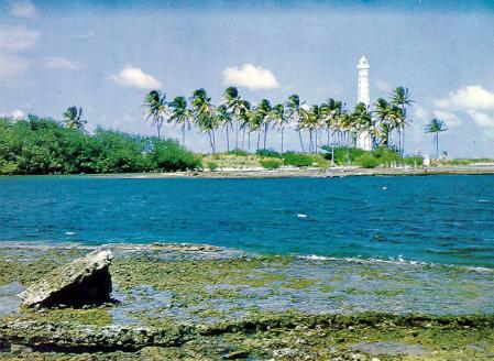 Ft_Sherman_lighthouse.jpg (37930 bytes)