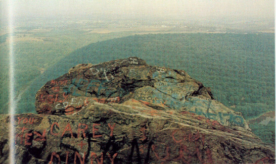 Hawk Rock.JPG (96764 bytes)