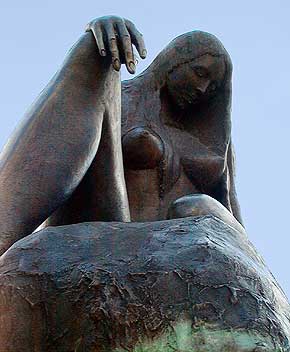 loreley290statue.jpg (16580 bytes)
