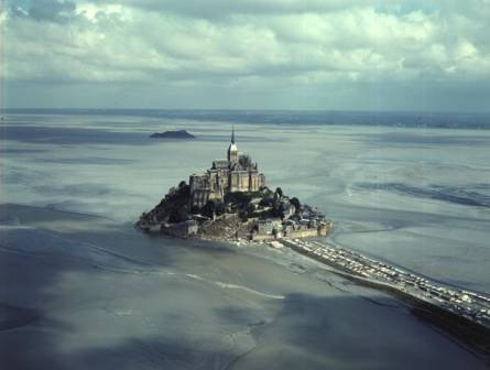 st-michael.jpg (15587 bytes)